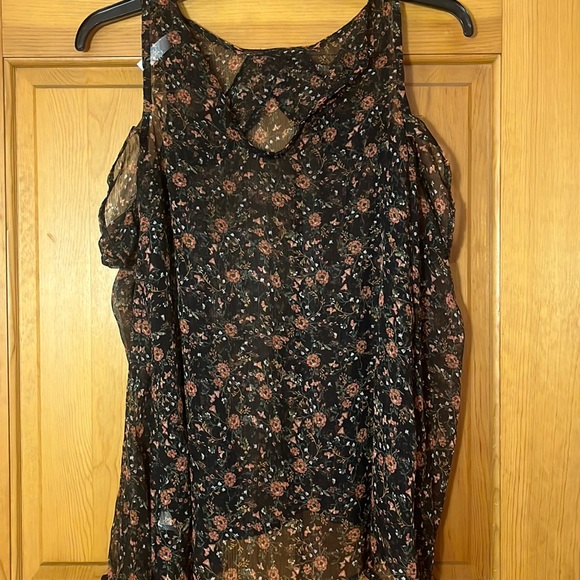 Xhilaration Floral Top - Picture 1 of 3